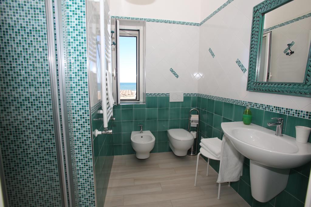 Bed and Breakfast Le Nereidi Beb Margherita Di Savoia Habitación foto