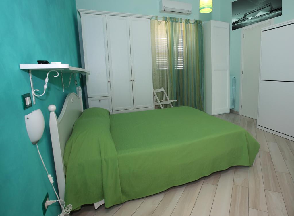 Bed and Breakfast Le Nereidi Beb Margherita Di Savoia Habitación foto