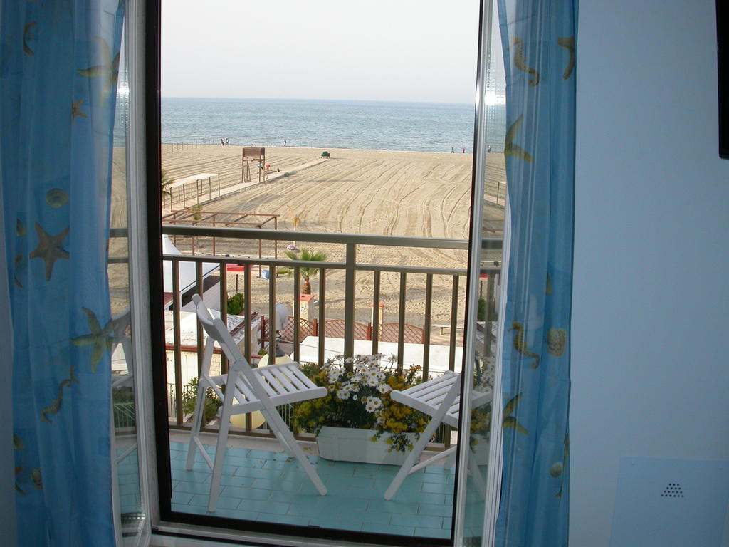 Bed and Breakfast Le Nereidi Beb Margherita Di Savoia Habitación foto